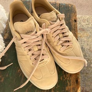 Male size 7/Female size 8. Adidas Sambas